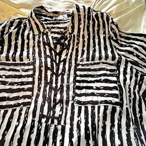 NEW PHOTOS! TUNIC, LONG SLEEVES, BLACK & WHITE, SIZE 22, POCKETS, FRONT BUTTONS,